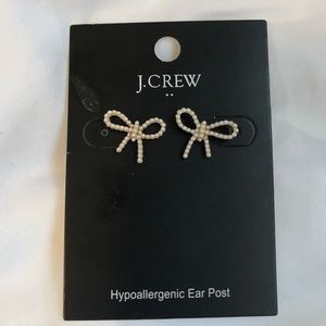 Brand new never worn J.Crew Pearl Bow Studs